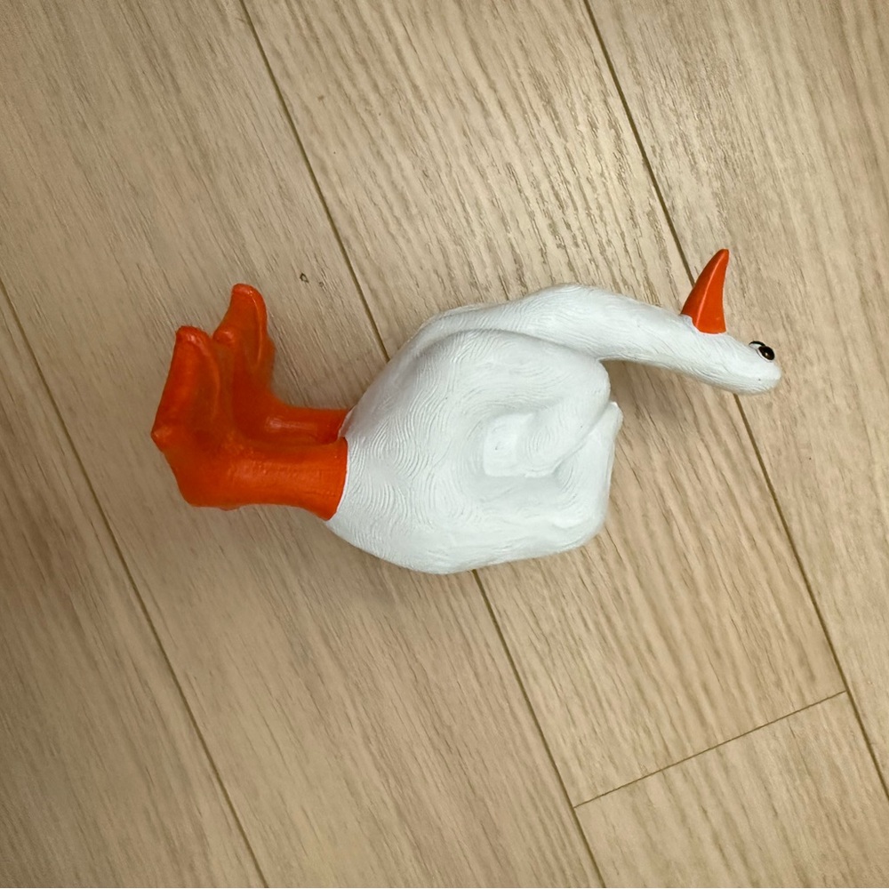 white and orange middle finger duck toy - Picture 5 of 7